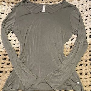 Soft heathered grey/green long sleeve top 
perfect for going out